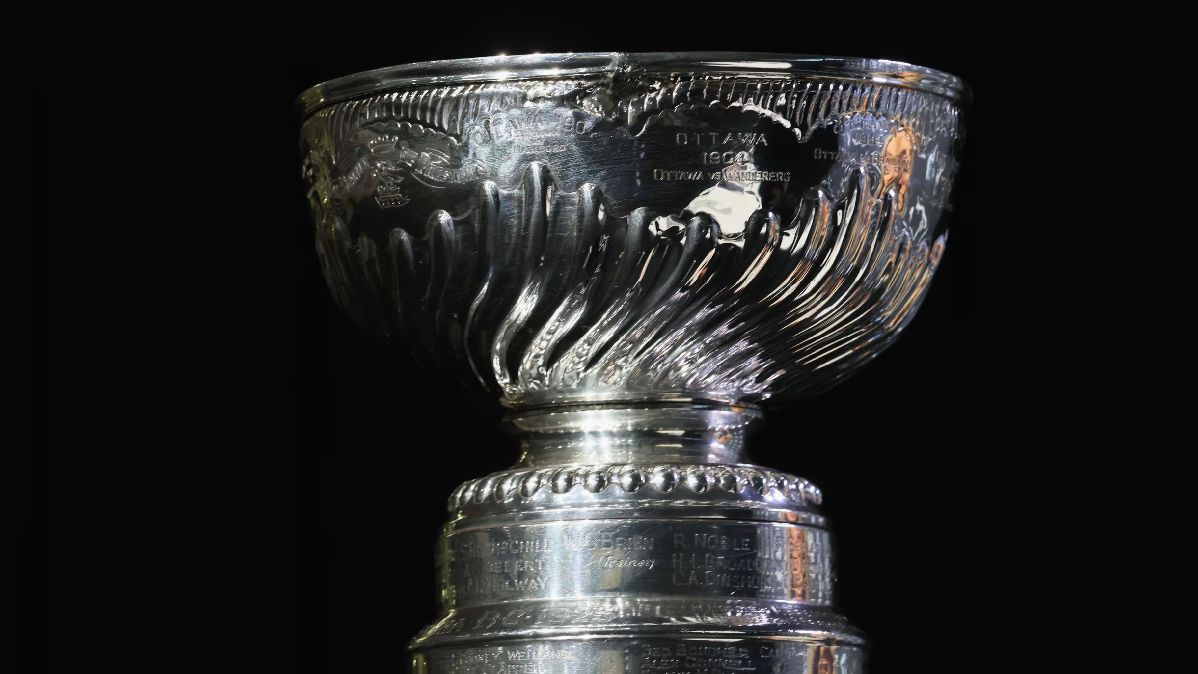 冰球选手发挥出色,荣膺最佳MVP的简单介绍 冰球选手发挥出色,荣膺最佳MVP的简单介绍