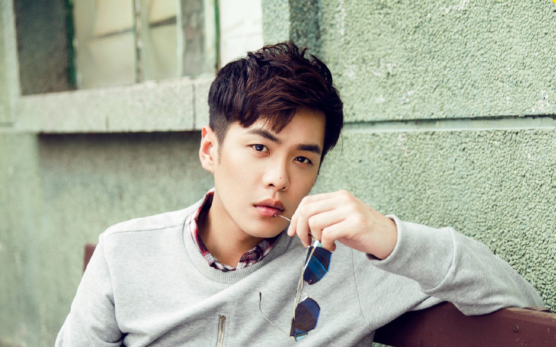 璀璨新星破红军，克瓦拉茨赫利亚照亮葡萄牙历史性胜利