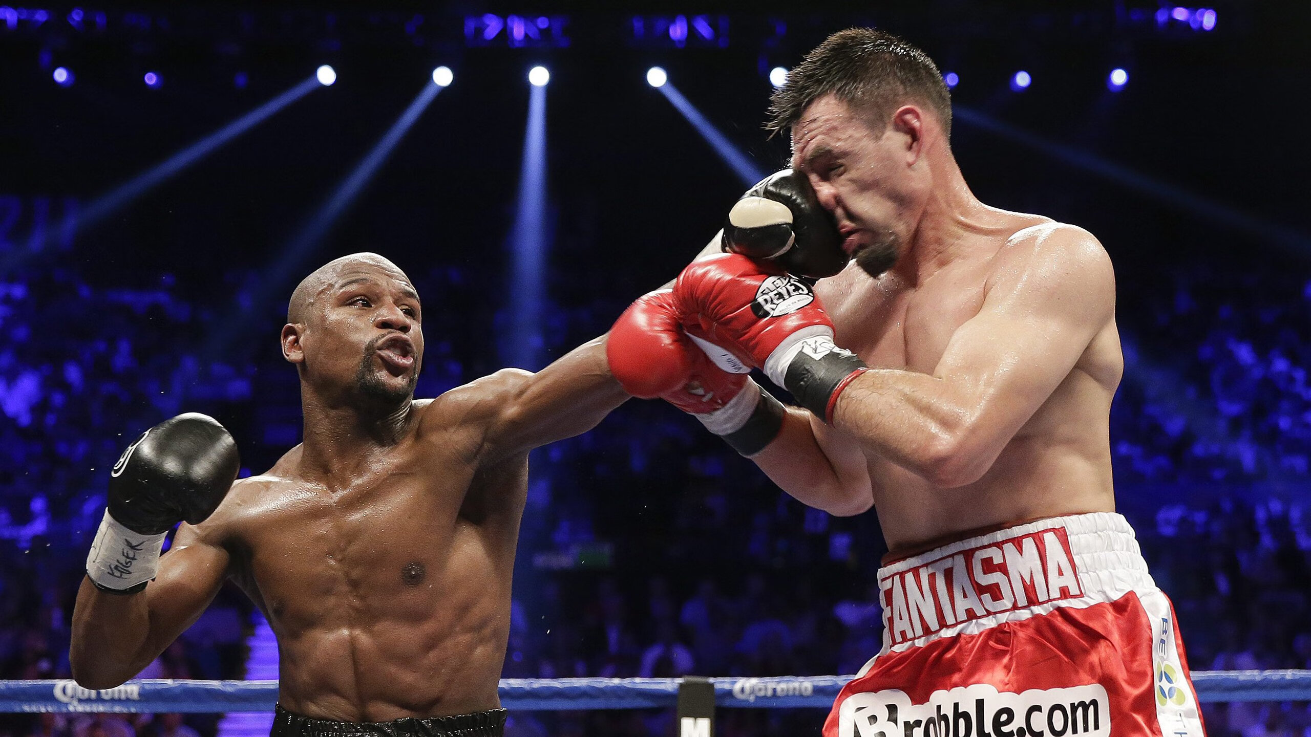 绿茵烽火映篮坛,当欧冠决战日,凤凰城烈焰灼过奥兰多迷雾